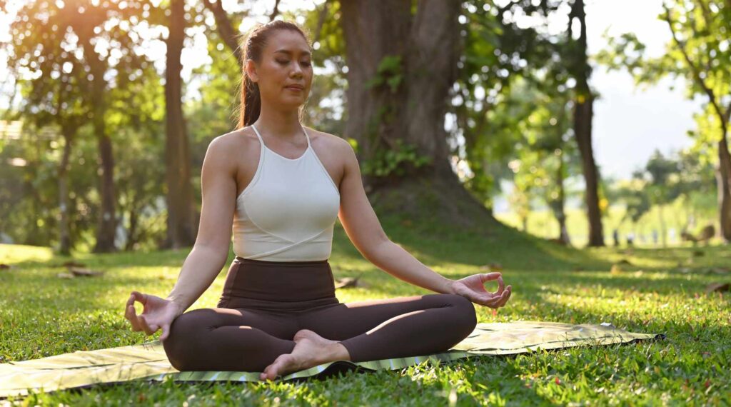 Beneficios de la nutrición integrativa para la salud holística - yoga - tualimentoesencial